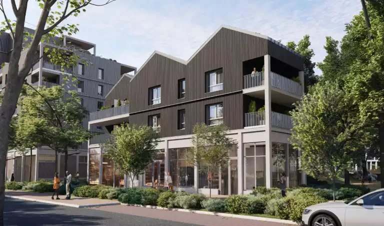 vue d'un bâtiment en bardage bois gris foncé avec des cellules commerciales au rez-de-chaussée et des gens qui se baladent