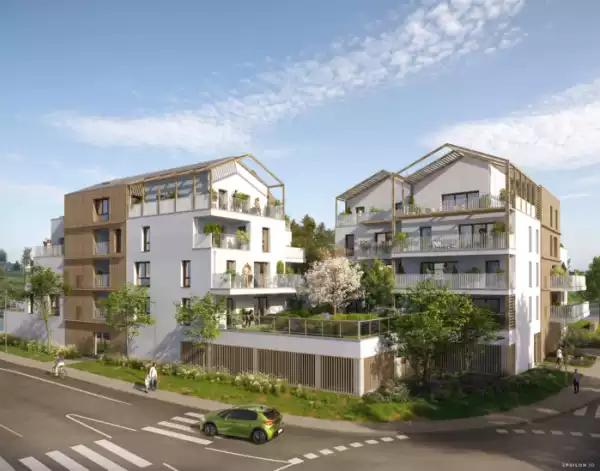 Perspective 3D réaliste d'un programme immobilier résidentiel. On y voit 2 bâtiments à l'architecture moderne, des façades blanches, de toits en pente douce et des éléments en bois qui apportent une touche chaleureuse. De grands balcons et terrasses végétalisés.